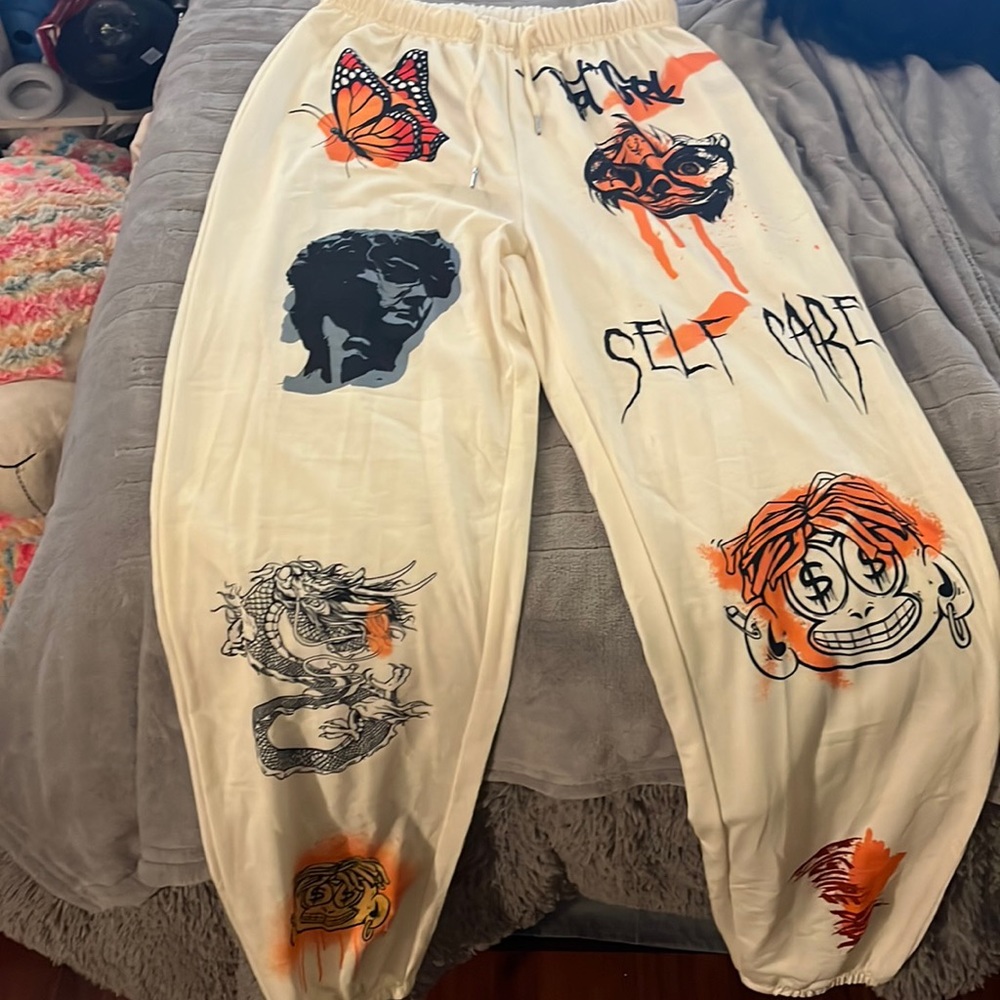 Graphic cream sweatpants